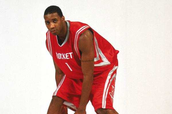 唏噓！敘利亞女足來華在機(jī)場(chǎng)打地鋪過夜 男足贏國(guó)足后逛49元小攤