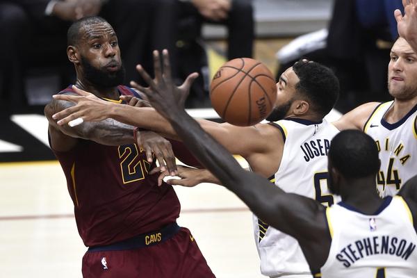 禁賽3年后續(xù)：遼籃送張峻豪黃秋實(shí)去西班牙U22聯(lián)賽 楊鳴宴請(qǐng)送行