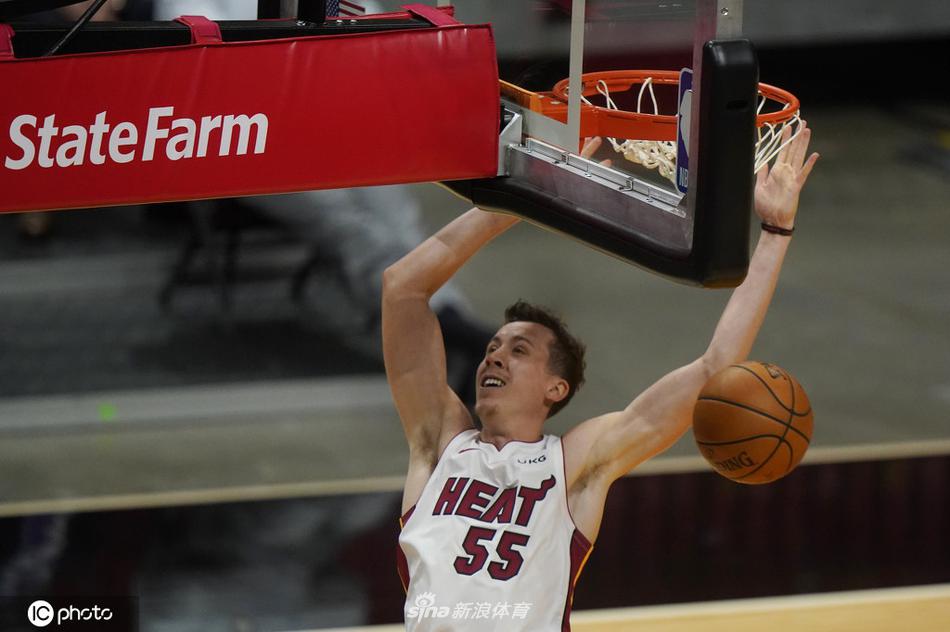 中國(guó)男籃頂住壓力贏得開門紅