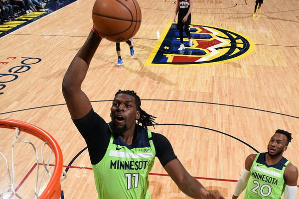 胡明軒觸底反彈17+2，王俊杰用表現(xiàn)回?fù)艄繌?qiáng)，男籃31分大勝印度