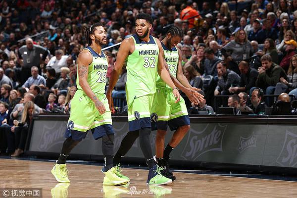 裁判評(píng)議：王大雷紅牌判罰正確，申花獲點(diǎn)判罰正確，河南應(yīng)獲點(diǎn)球