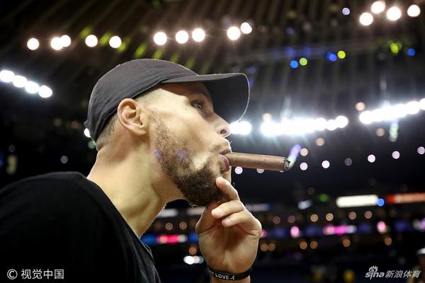 王俊杰首發(fā)亮相命中率百分百，中國(guó)男籃31分大勝印度男籃