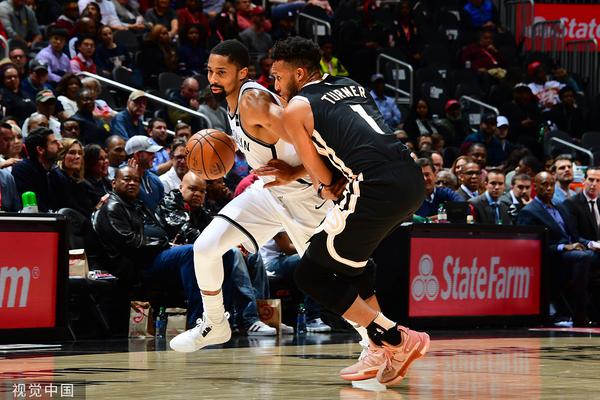 唏噓！敘利亞女足來華在機(jī)場(chǎng)打地鋪過夜 男足贏國(guó)足后逛49元小攤