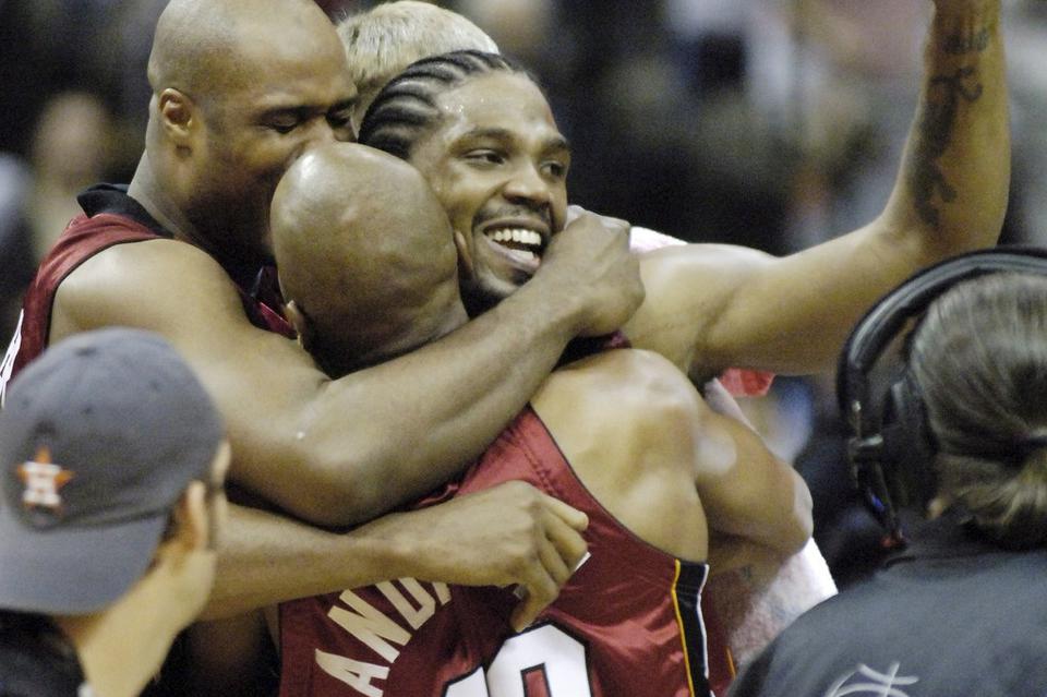 實(shí)在高效！胡金秋＆王俊杰半場(chǎng)保持100%命中率分別砍下11分＆8分