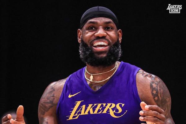 遼寧鐵人尋找的表情包球迷已找到，他被邀請(qǐng)觀看鐵人隊(duì)訓(xùn)練