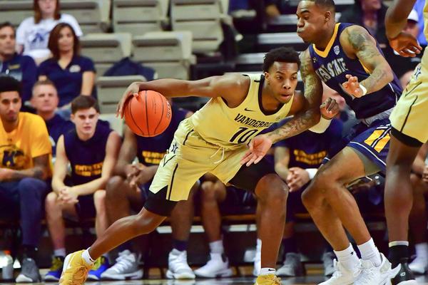 媒體人：中國(guó)男籃非常團(tuán)結(jié)，胡明軒首節(jié)8分不負(fù)眾望