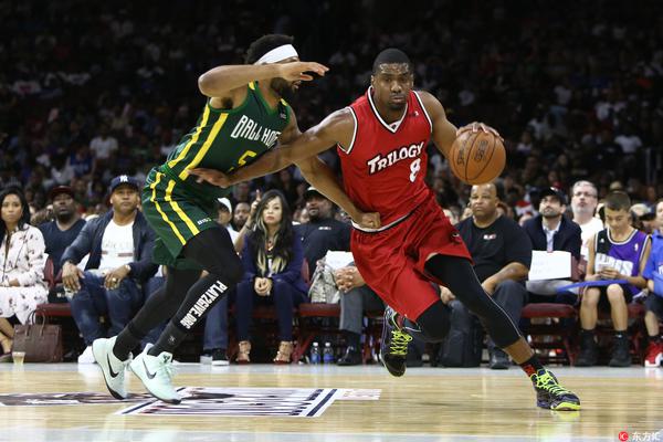 胡明軒觸底反彈17+2，王俊杰用表現(xiàn)回?fù)艄繌?qiáng)，男籃31分大勝印度