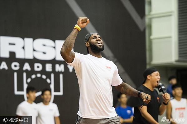 胡金秋：兄弟們完成一個(gè)目標(biāo)終于拼到了四強(qiáng)，全力以赴不留遺憾