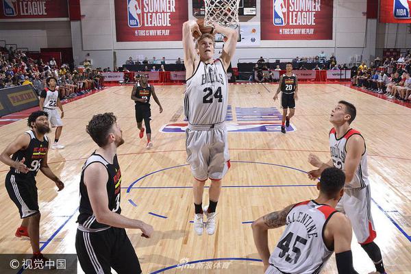 洛夫頓與上海完成續(xù)約：年薪達(dá)百萬美元級(jí)別！NBA生涯僅賺320萬