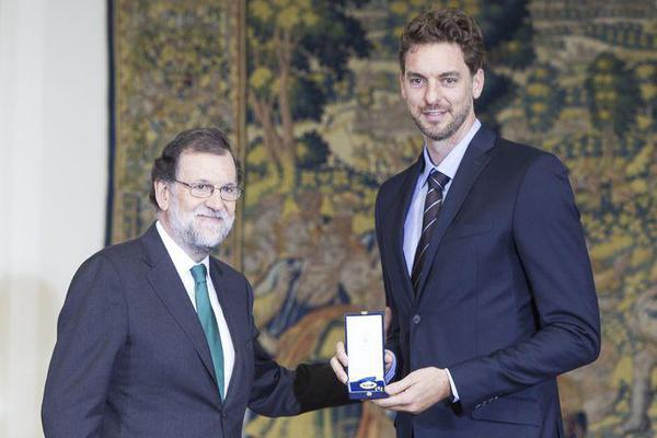 中國(guó)男籃半場(chǎng)10次助攻，21個(gè)運(yùn)動(dòng)戰(zhàn)進(jìn)球助攻率高達(dá)47.6%