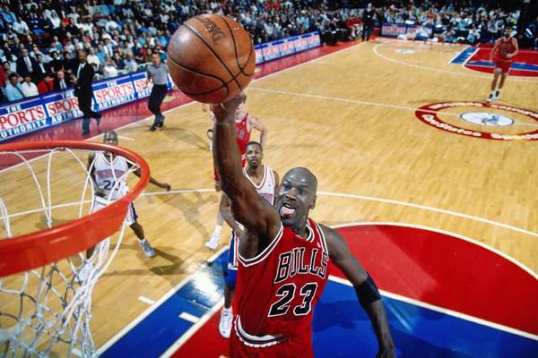 U20女足夢(mèng)幻開局！盧家玉10分鐘破門，停球鏟射建功，前國(guó)腳點(diǎn)贊