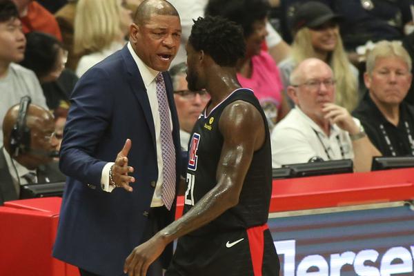 31分狂勝！中國(guó)男籃瘋狂一戰(zhàn)：胡明軒飆5三分，王俊杰高效5中5