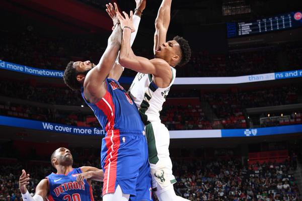 三分球搶眼 亞洲杯賽中國(guó)男籃大勝印度