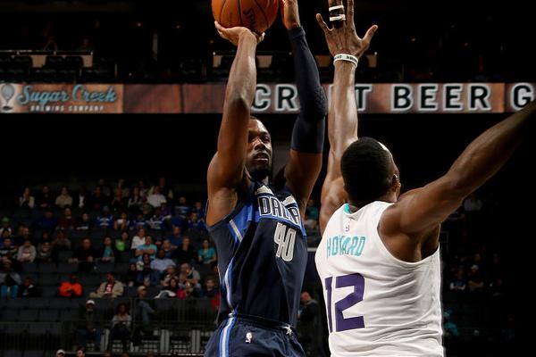 洛夫頓與上海完成續(xù)約：年薪達(dá)百萬美元級(jí)別！NBA生涯僅賺320萬