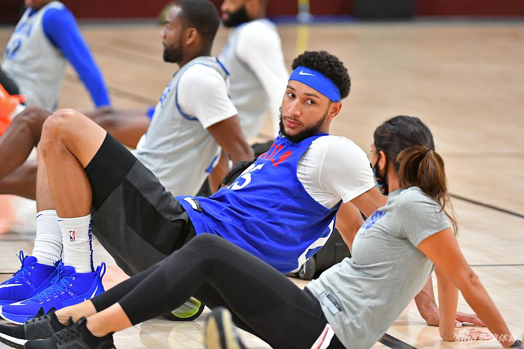 手風(fēng)挺順！胡明軒首節(jié)6中3得8分1板1助 命中兩記三分