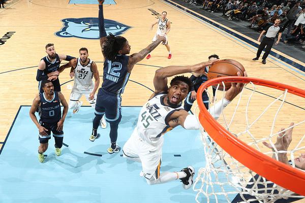 中國(guó)男籃成為本屆亞洲杯第二支單場(chǎng)得分破百的球隊(duì)