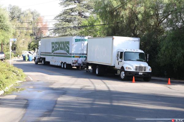 裁判評(píng)議：王大雷紅牌判罰正確，申花獲點(diǎn)判罰正確，河南應(yīng)獲點(diǎn)球