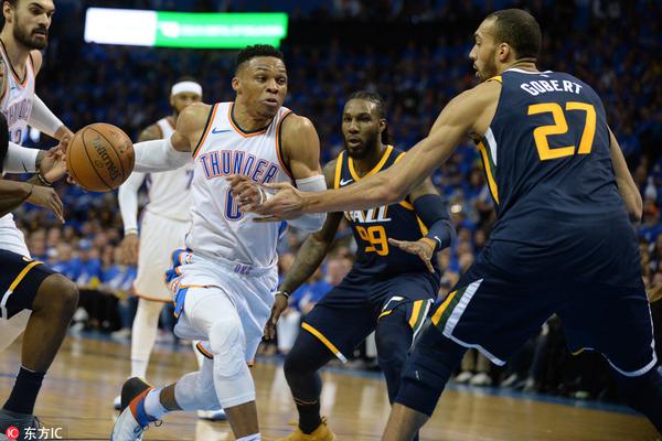 王俊杰首發(fā)亮相命中率百分百，中國(guó)男籃31分大勝印度男籃