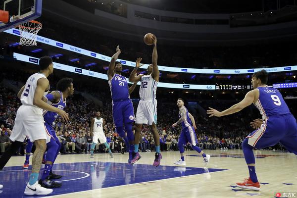 媒體人：中國(guó)男籃非常團(tuán)結(jié)，胡明軒首節(jié)8分不負(fù)眾望