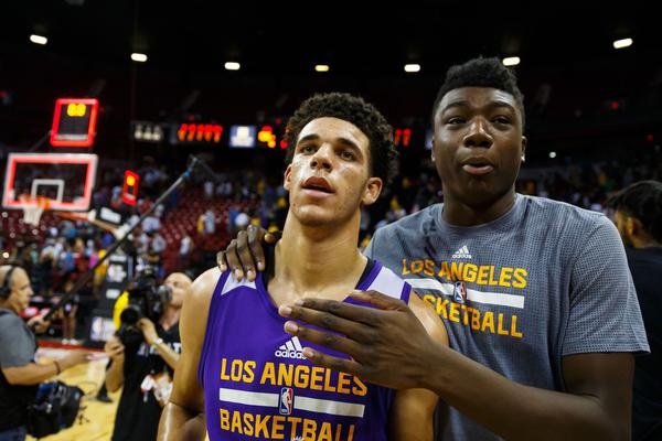 媒體人：中國(guó)臺(tái)北對(duì)菲律賓入場(chǎng)觀眾3075人 超亞洲杯首日前3場(chǎng)總和